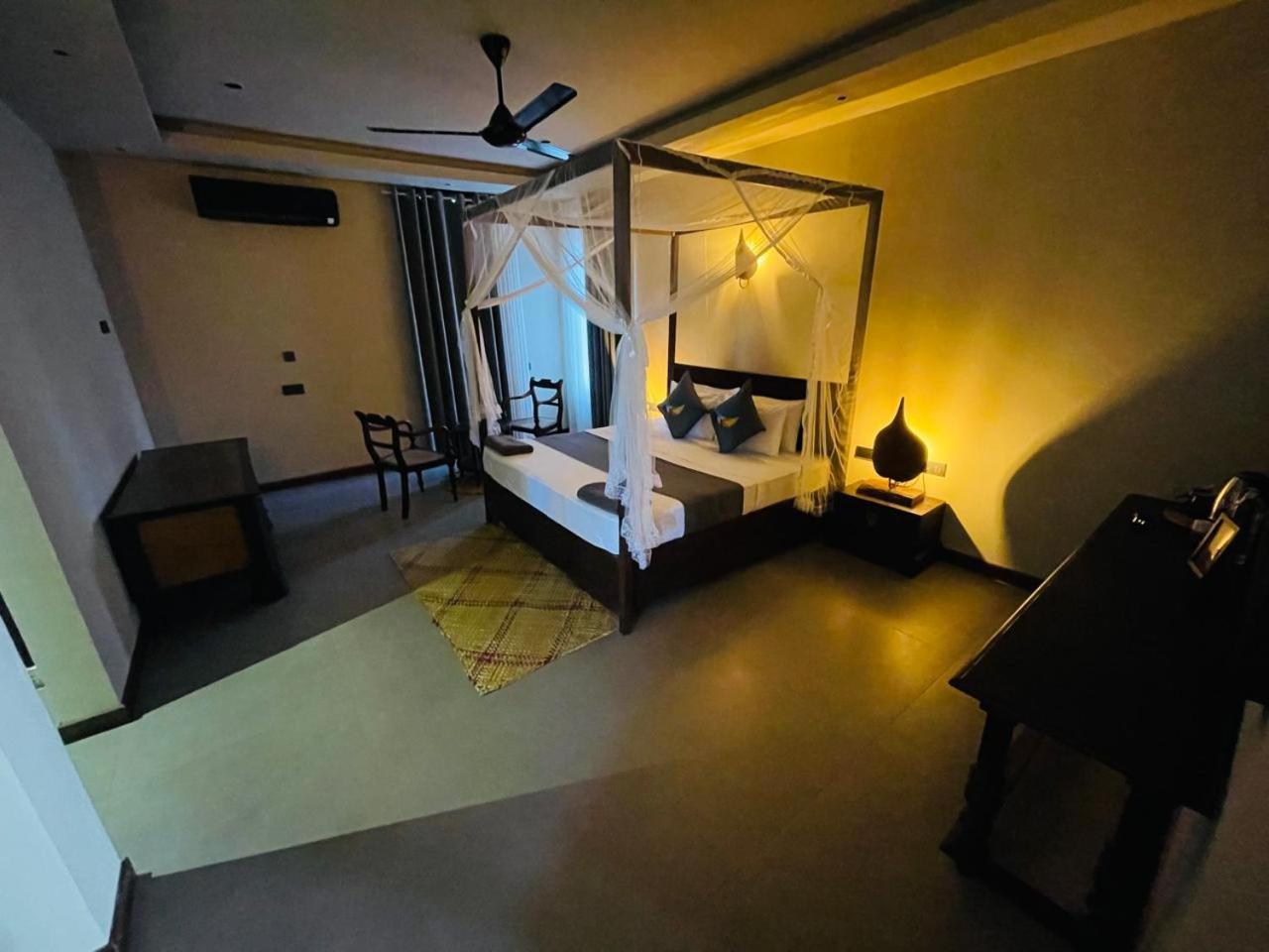 Hotel Bohemian Nest Negombo Esterno foto