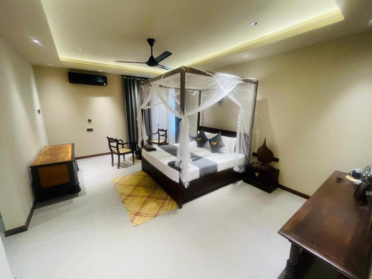 Hotel Bohemian Nest Negombo Esterno foto