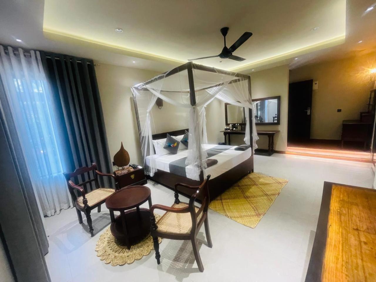 Hotel Bohemian Nest Negombo Esterno foto