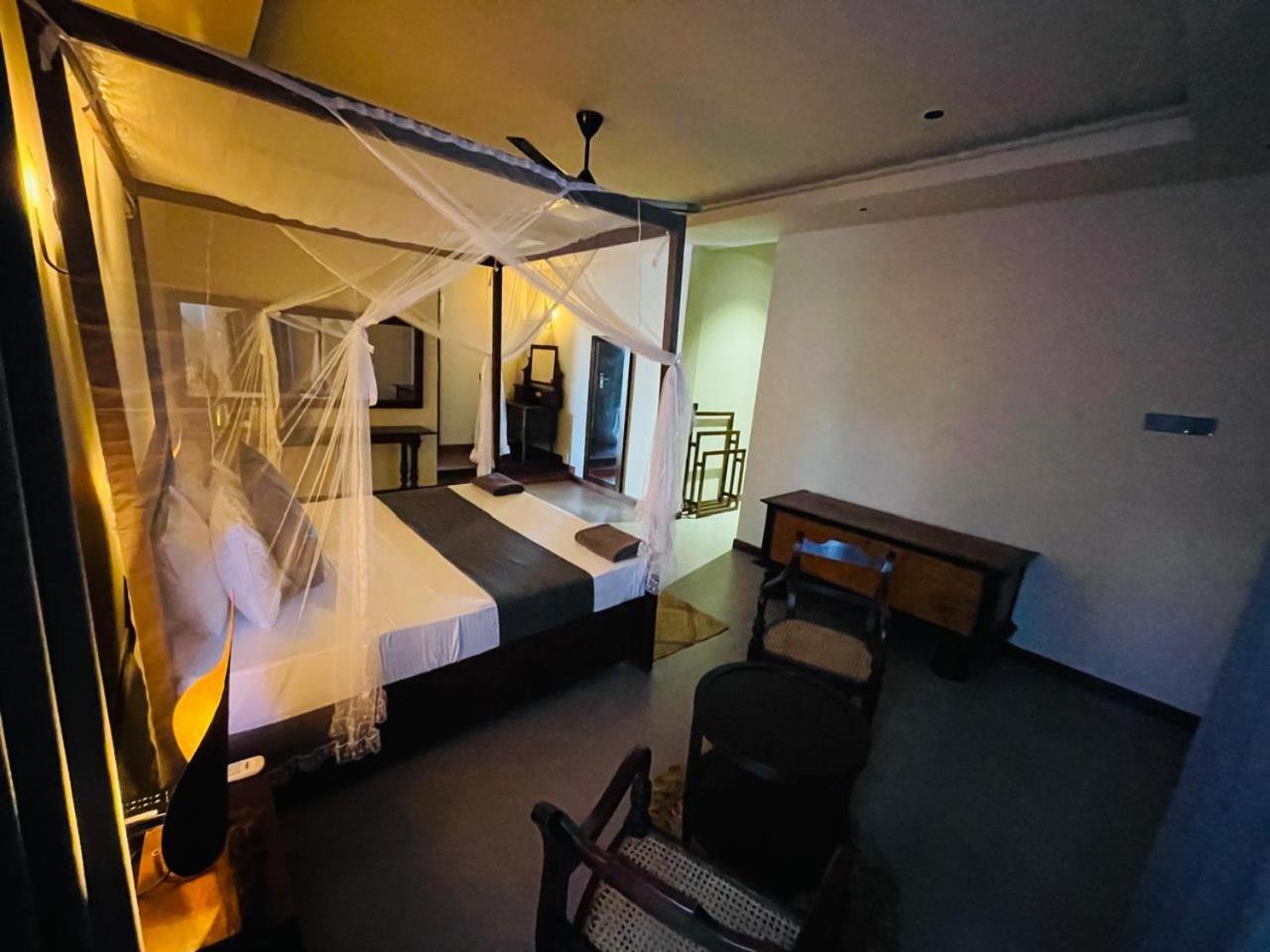 Hotel Bohemian Nest Negombo Esterno foto